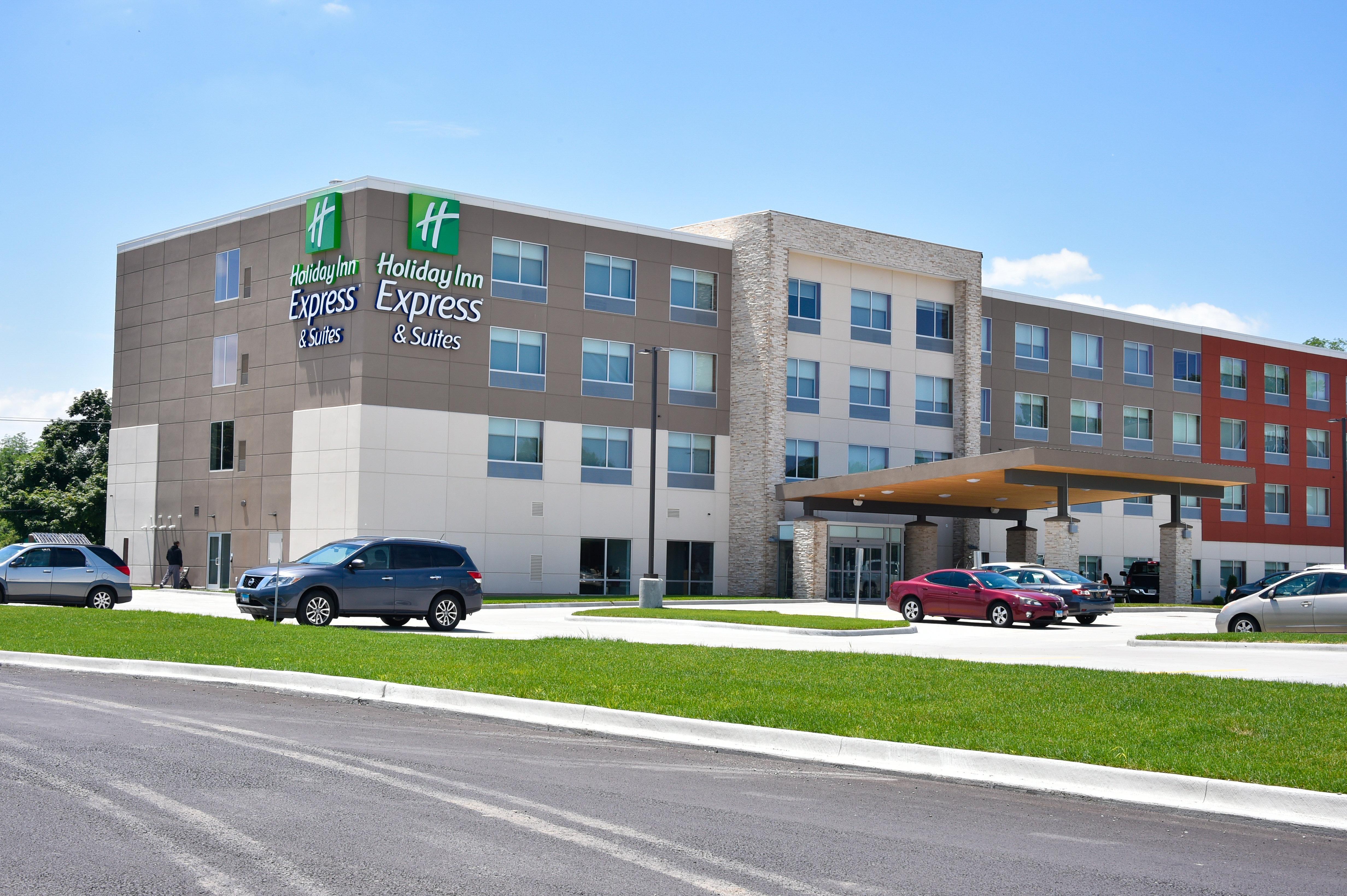 Holiday Inn Express & Suites - Bensenville - O'Hare, An Ihg Hotel Exterior photo
